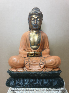 Bouddha assis en méditation