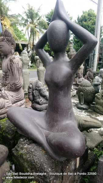 Grande statue femme yoga