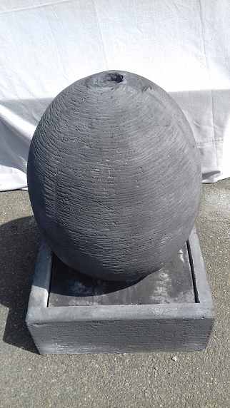 Fontaine boule (œuf) H95cm