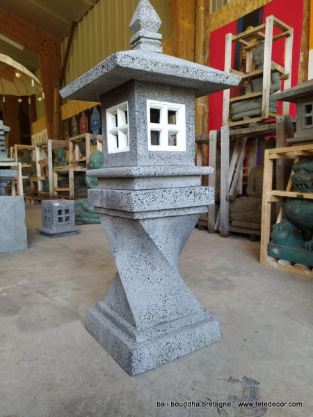 Lampe de jardin en pierre 110cm