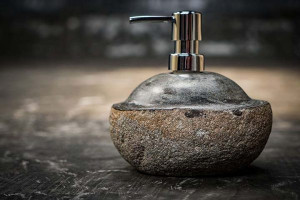 Pompe à savon ronde pierre semi-polie