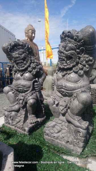 Statues Gardiens de temple Raksasa