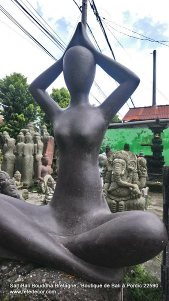 Grande statue femme yoga