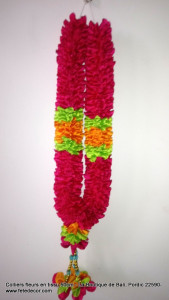 collier fleurs offrande fuchsia L50cm